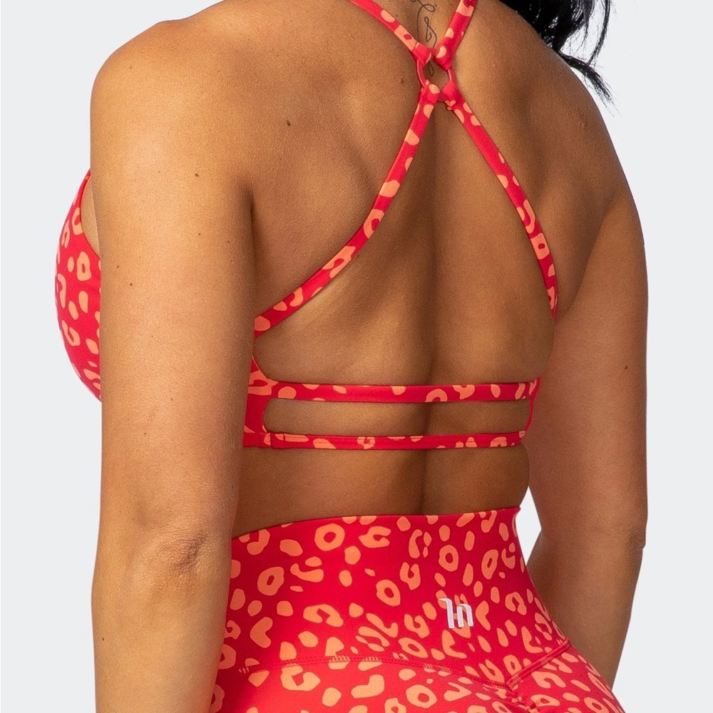 MUSCLE NATION • Workout Set - Wanderlust Bralette + Tie Up Scrunch Booty Shorts - Picture 4 of 16